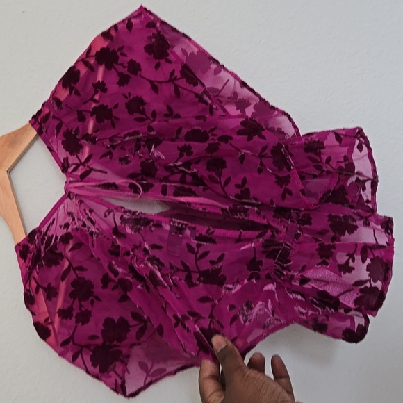 Forever 21 Magenta Pink Crushed Velvet Flutter Sleeve Blouse with Tie Back S - Picture 5 of 7